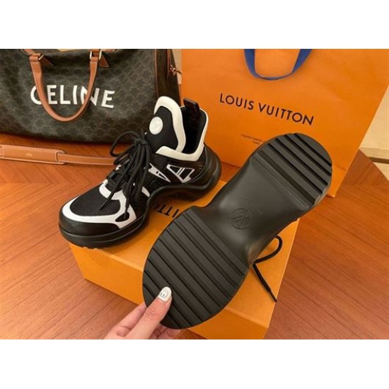 L Archlight Chunky Monogram Arch Sole Trainers Tread Pattern in black and white Underside view of the black treaded rubber outsole on the L Archlight Chunky Trainer in black and white