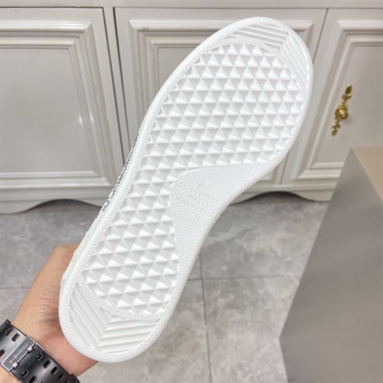 Outsole Tread View of L White Leather Low Top Trainers Under-sole view of L white leather low top trainers displaying textured tread pattern