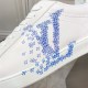 L Classic Leather Trainers Motif Detail in white and blue Close-up of the blue motif design on the side of L leather trainers in white and blue