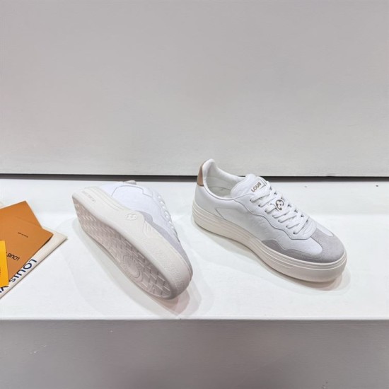 L White Trainers Sole and Side Detail in white and beige Lower angle view of L white trainers focusing on sole tread and side profile in white and beige