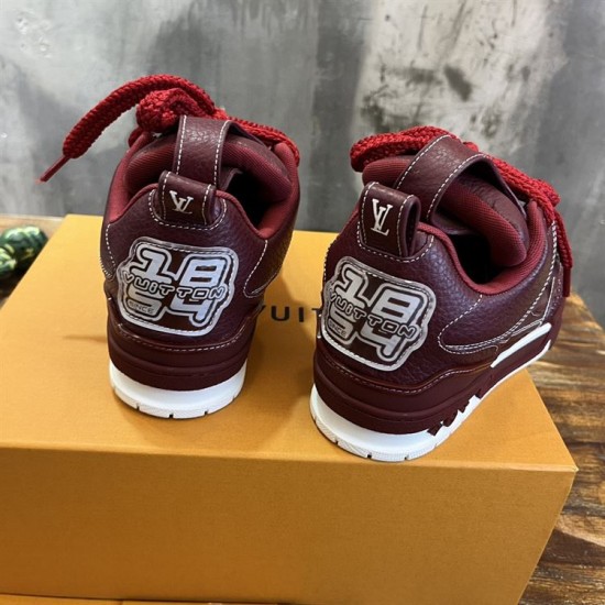 Rear view showing heel embroidery on L Skate burgundy leather trainers in burgundy and white