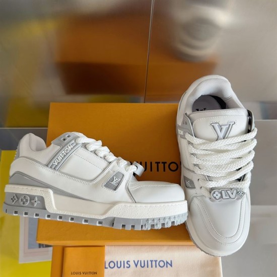 L Trainer Maxi Low Top Sneakers Grey White Perspective View L Trainer Maxi low top sneakers in grey and white leather angled perspective