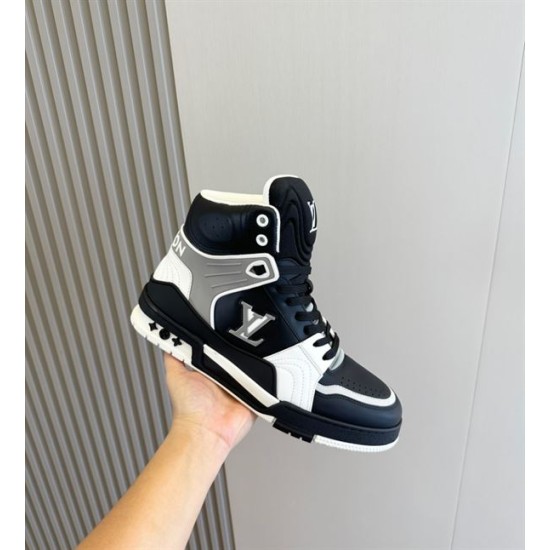 L High Top Trainer Leather Sneakers In Black And White - Lateral Handheld View Handheld lateral view of the black and white L high top trainer highlighting the upper panels