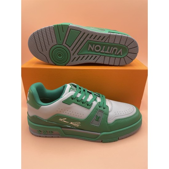 L Trainer Low Top Leather Trainers In Green And Grey - Sole and Side View Sole and side view of L trainers in green and grey showing tread pattern
