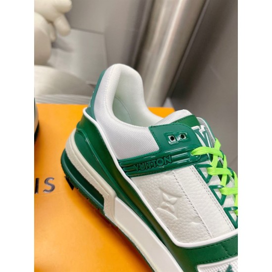 L Trainer Sneaker In Green And White Monogram Leather Collar Detail Close-up of the collar, heel lining and side monogram leather of the green and white trainer