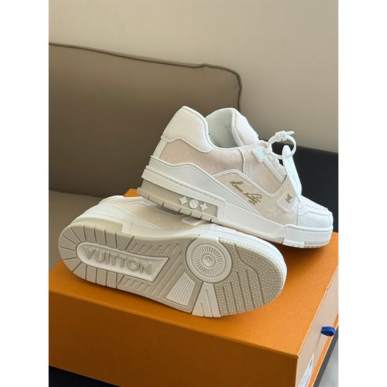 L Beige Trainer Outsole View in beige and white Underside view of L beige trainer revealing textured rubber sole and heel in beige and white