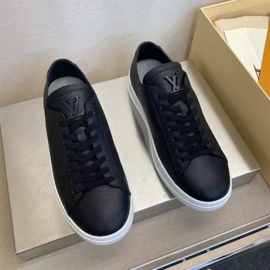 L Resort Black Grained Leather Trainers Pair Top View in black and white Pair of L Resort black grained leather low-top trainers viewed from above in black and white