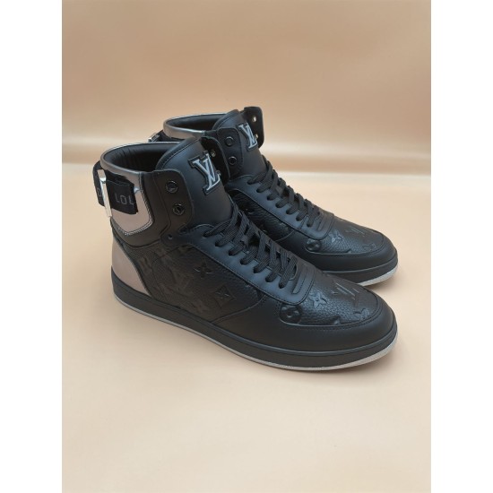 L Rivoli High-Top Leather Monogram Trainers In Black - Pair Front-Quarter Pair of black L high-top trainers displayed together from a front-quarter angle