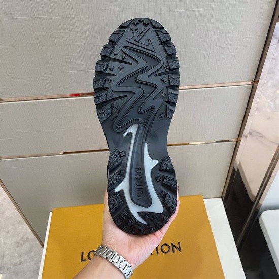 L Runner Tactic Low Top Mesh Trainers In Black And Grey rubber sole tread pattern