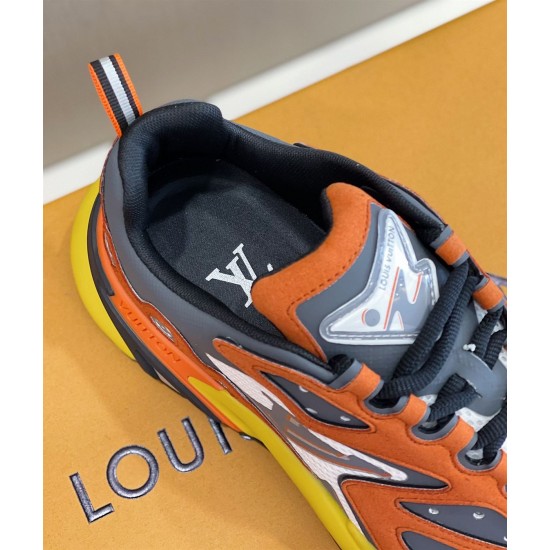 L Runner Tatic Trainers Interior Insole in orange and yellow Close-up of the interior collar and branded insole of the L Runner Tatic trainers in orange and yellow