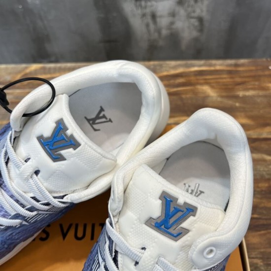 L Blue and White Trainers Tongue Detail Close up view of the white tongues and branded hardware on blue and white trainers