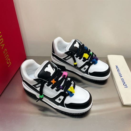 L Trainer Maxi Low-Top Trainers in white and black pair view Pair of L Trainer Maxi Low-Top Trainers in white and black on display