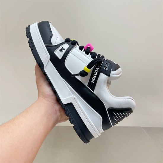 L Trainer Maxi Low-Top Trainers in white and black angled rear view Angled rear view of L Trainer Maxi Low-Top Trainers in white and black held