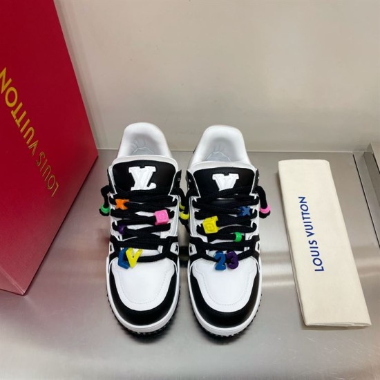 L Trainer Maxi Low-Top Trainers in white and black front view Front view of L Trainer Maxi Low-Top Trainers in white and black showing laced charms