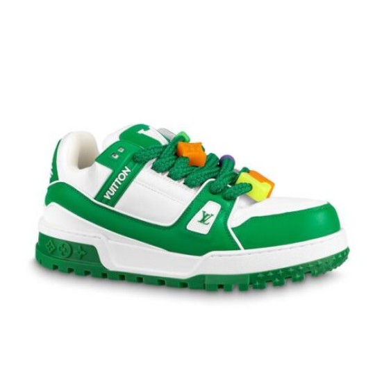 L Trainer Maxi Low Top Trainers White Green - Studio Showcase Studio showcase view of L Trainer Maxi low top trainers in white and green