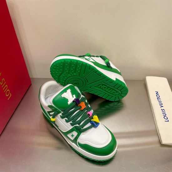 L Trainer Maxi Low Top Trainers White Green - Top View Top down view of L Trainer Maxi trainers highlighting green laces and white tongue