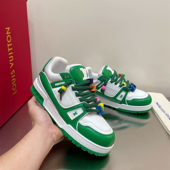 L Trainer Maxi Low Top Trainers White Green - Handheld View Handheld angle view of L Trainer Maxi trainers in green and white