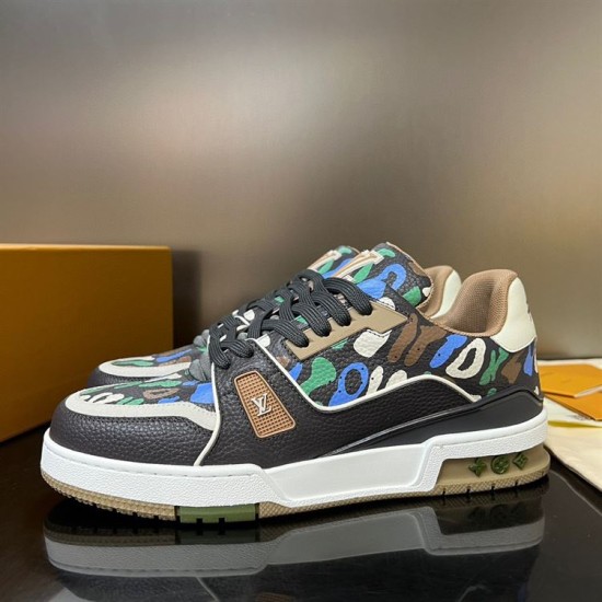 Outer lateral view of L Trainer Sneaker in multicolour and brown Outer lateral view of L Trainer Sneaker showing dark leather panels and brown camouflage print in multicolour and brown