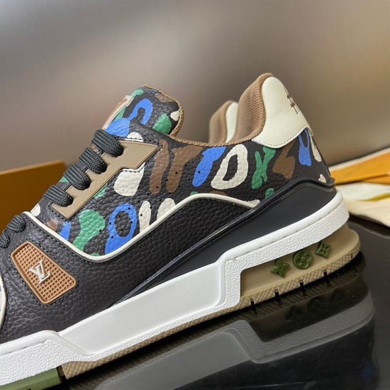 Side panel and heel detail of L Trainer Sneaker in multicolour and brown Detailed view of the side panel and heel section featuring contrast brown and white leather trim in multicolour and brown