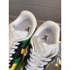 Nike Air Force 1 Low-Top Collar and Insole Detail in yellow and green Close-up view of the interior insoles and white padded collar of the trainers in yellow and green