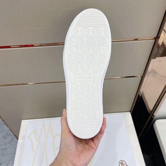 Moncler Trainer Sole Tread Detail in dark blue and white Underside tread pattern view of Moncler white rubber trainer sole in dark blue and white