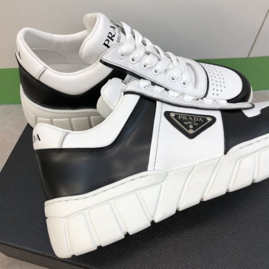 Prada Leather Low Top Trainers In Black And White - Midsole Detail Detailed view of white midsole texture and side logo plaque on Prada trainers in black and white