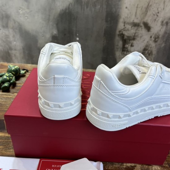 Replica Valentino Trainers Freedots Low-Top  In Calfskin – Vn003 Uk - 8450 - Buddha Luxury