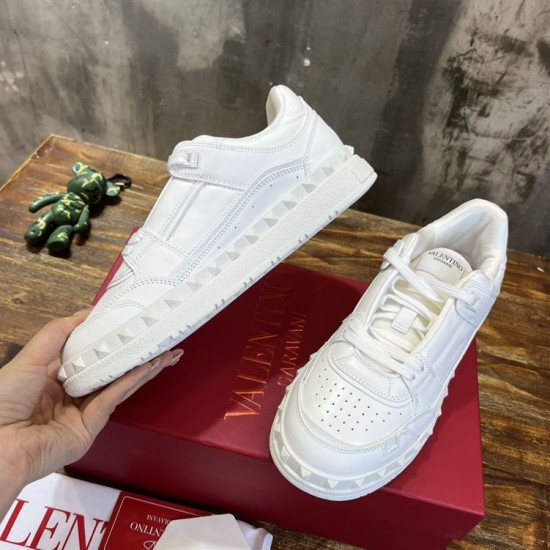 Replica Valentino Trainers Freedots Low-Top  In Calfskin – Vn003 Uk - 8450 - Buddha Luxury