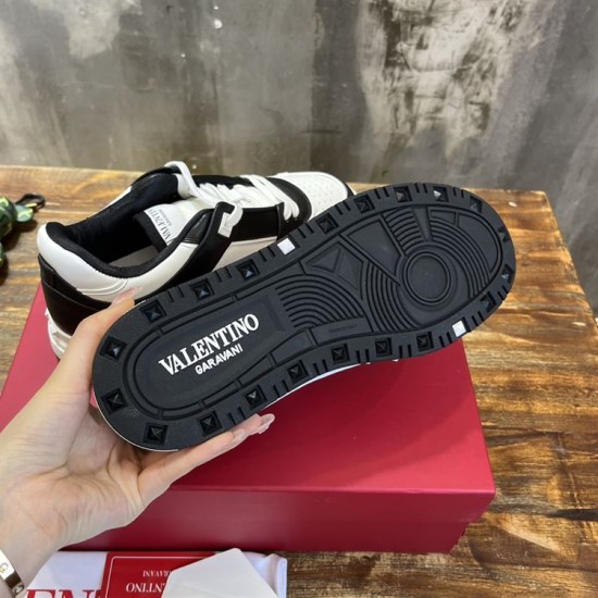 Underside view displaying the tread pattern and embossed branding on the sole of a Valentino Freedots trainer in black and white