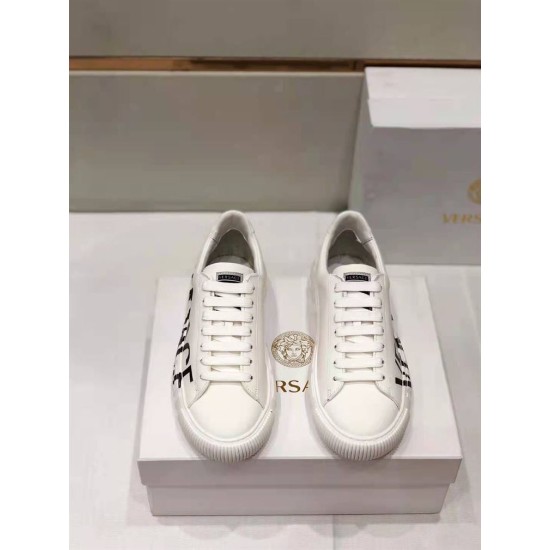 Versace Greca Logo Low Top White Leather Trainers Top View Top-down view of Versace Greca Logo Low Top White Leather Trainers lacing