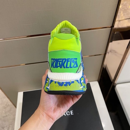 Rear view of the trainer highlighting the green heel tab and Trigreca logo in green and blue