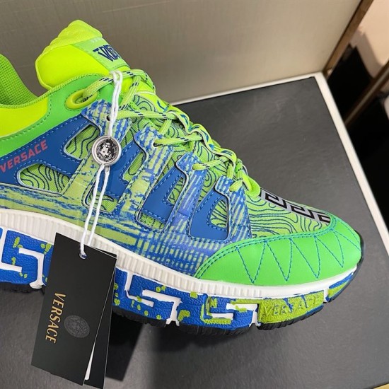 Close-up of the green upper panels blue cage support and patterned laces