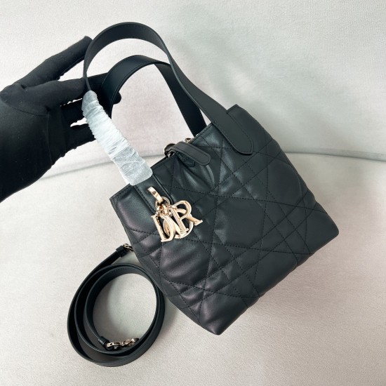 Replica Dior Women CrossBody and Shoulder Calfskin Macrocannage Small Toujours In Black Uk Replica Dior Women CrossBody and Shoulder Calfskin Macrocannage Small Toujours In Black Uk