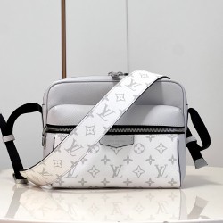 Outdoor Messenger Monogram Antarctica Taiga White M30243 Uk